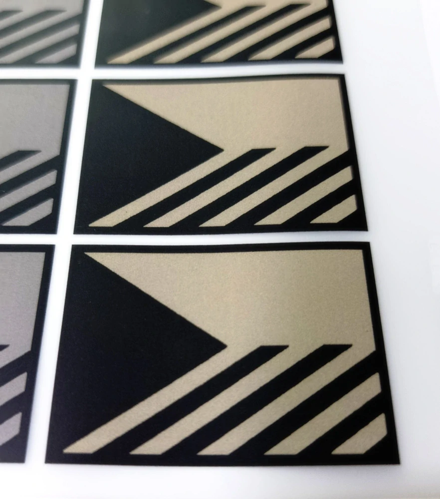 Nažehlovačka vlajka ČR IR písková
